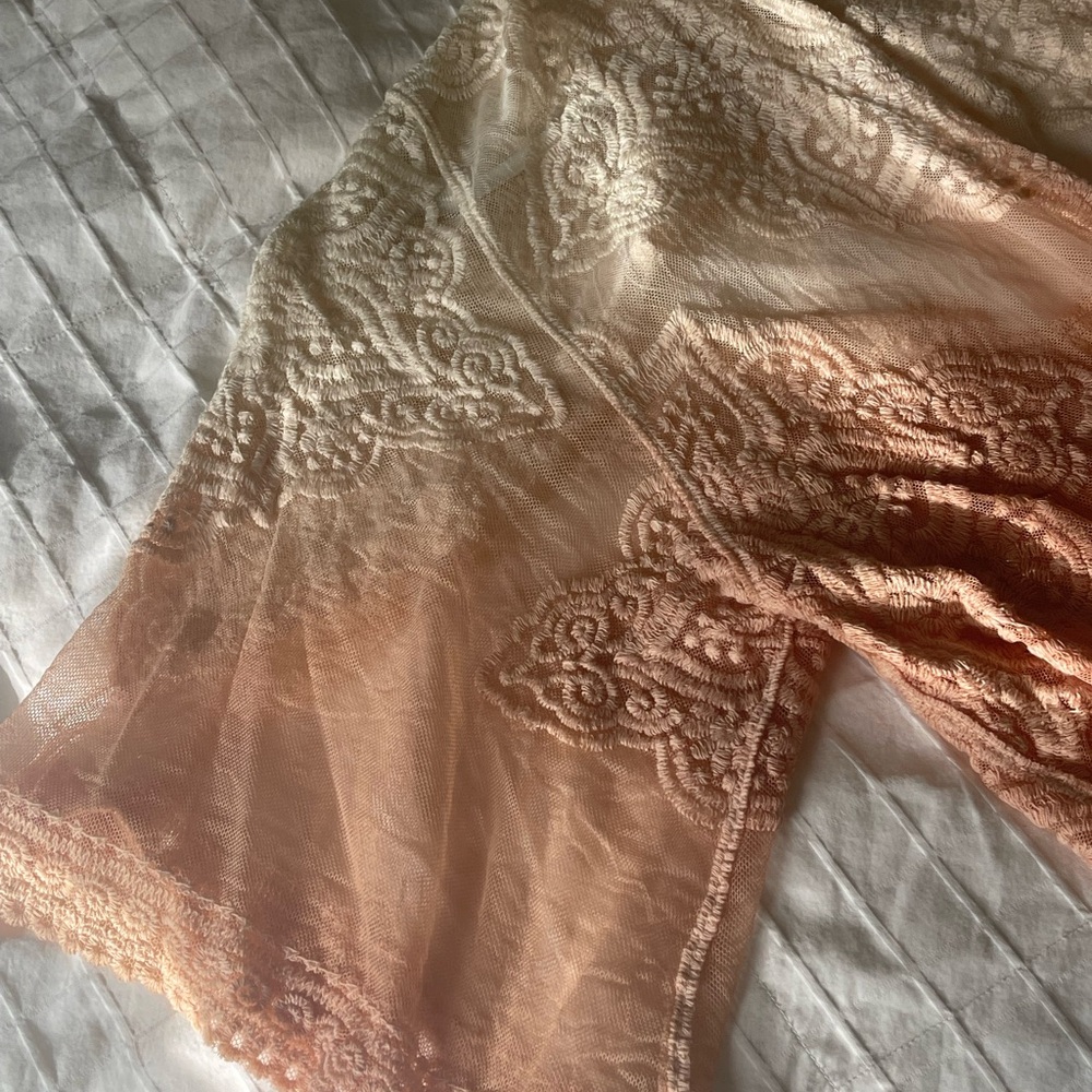 Elegant Lace Kimono in Peach and Cream. - Picture 5 of 6
